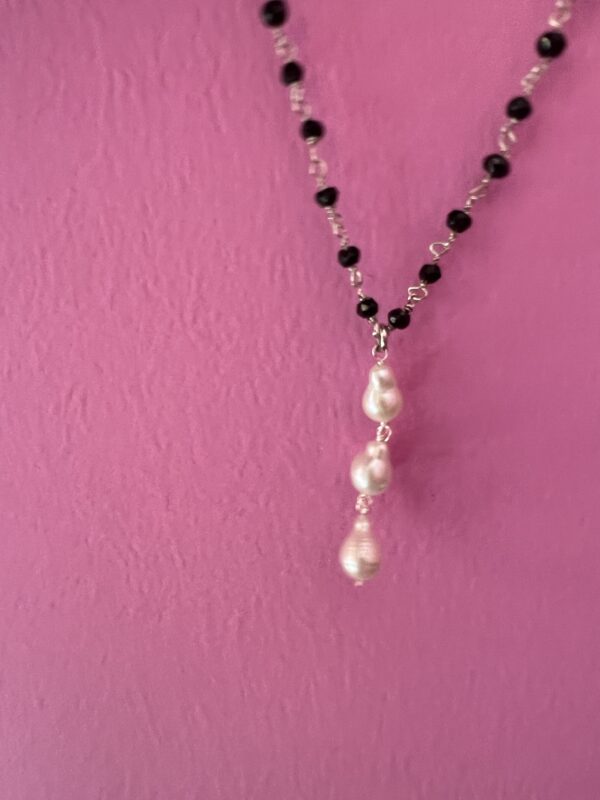 Deliziosa Necklace - rhodium with onyx and 3 pearls - Image 6