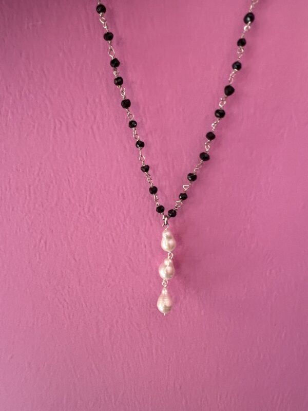 Deliziosa Necklace - rhodium with onyx and 3 pearls