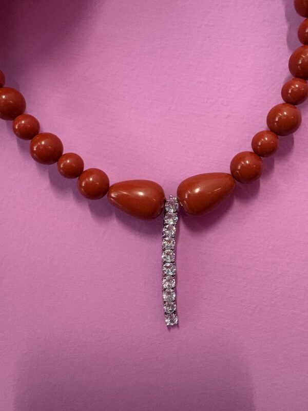 INCANTEVOLE -  Chocker flessibile corallo rosso con tennis argento - immagine 4