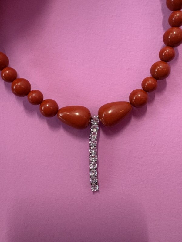 INCANTEVOLE -  Chocker flessibile corallo rosso con tennis argento