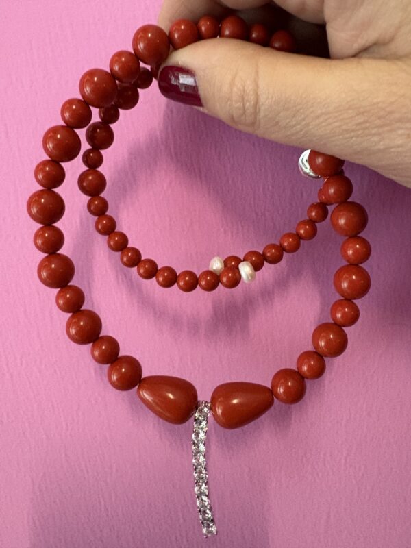 INCANTEVOLE -  Chocker flessibile corallo rosso con tennis argento - immagine 3