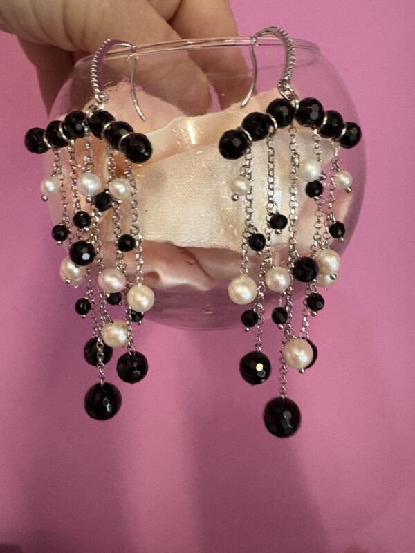 chandelier -Earrings with onyx and cultiveted pearls