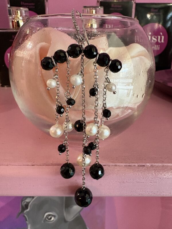 chandelier -Earrings with onyx and cultiveted pearls - Image 7